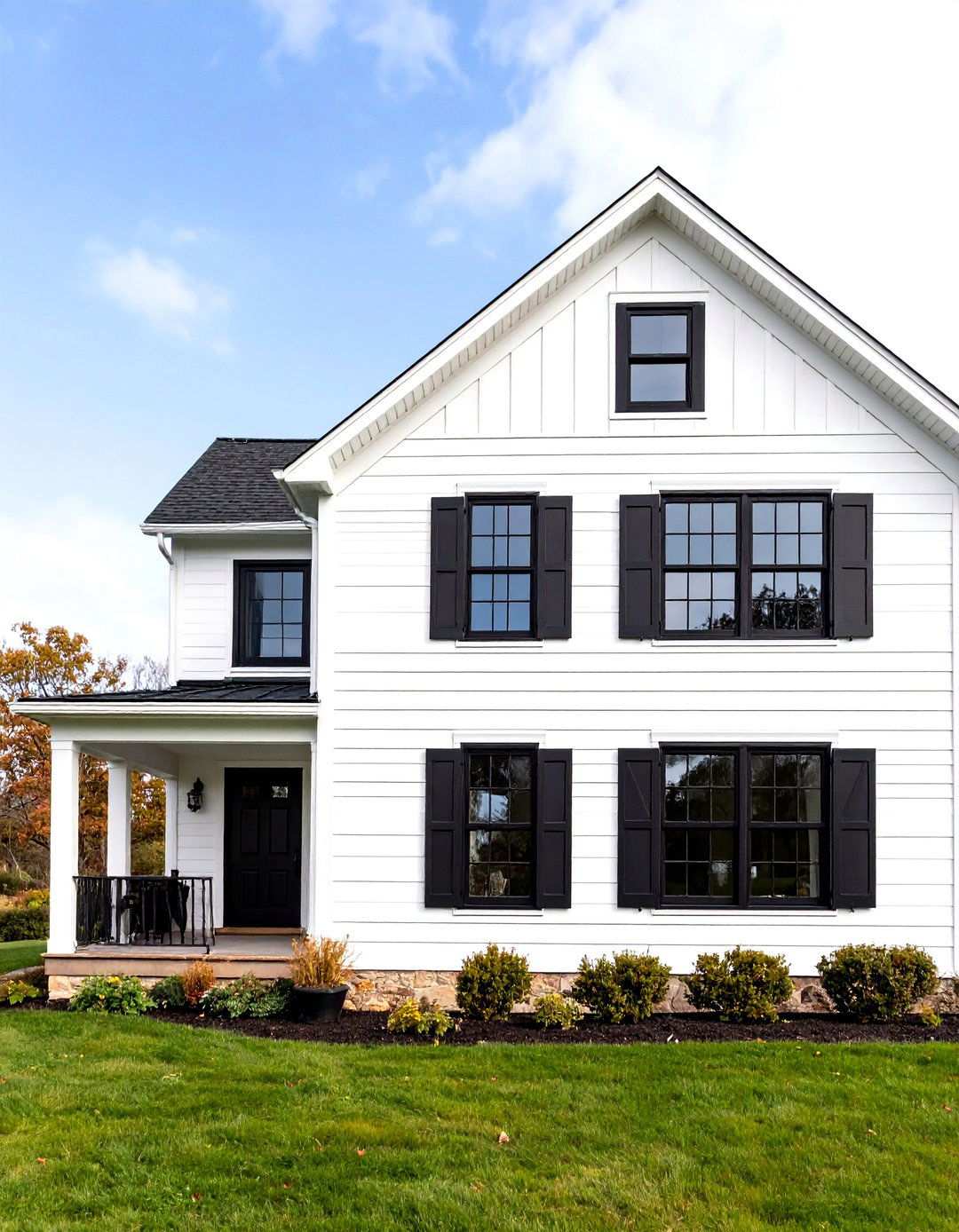 Black Window Grid Patterns - 24 White Farmhouse With Black Windows Ideas