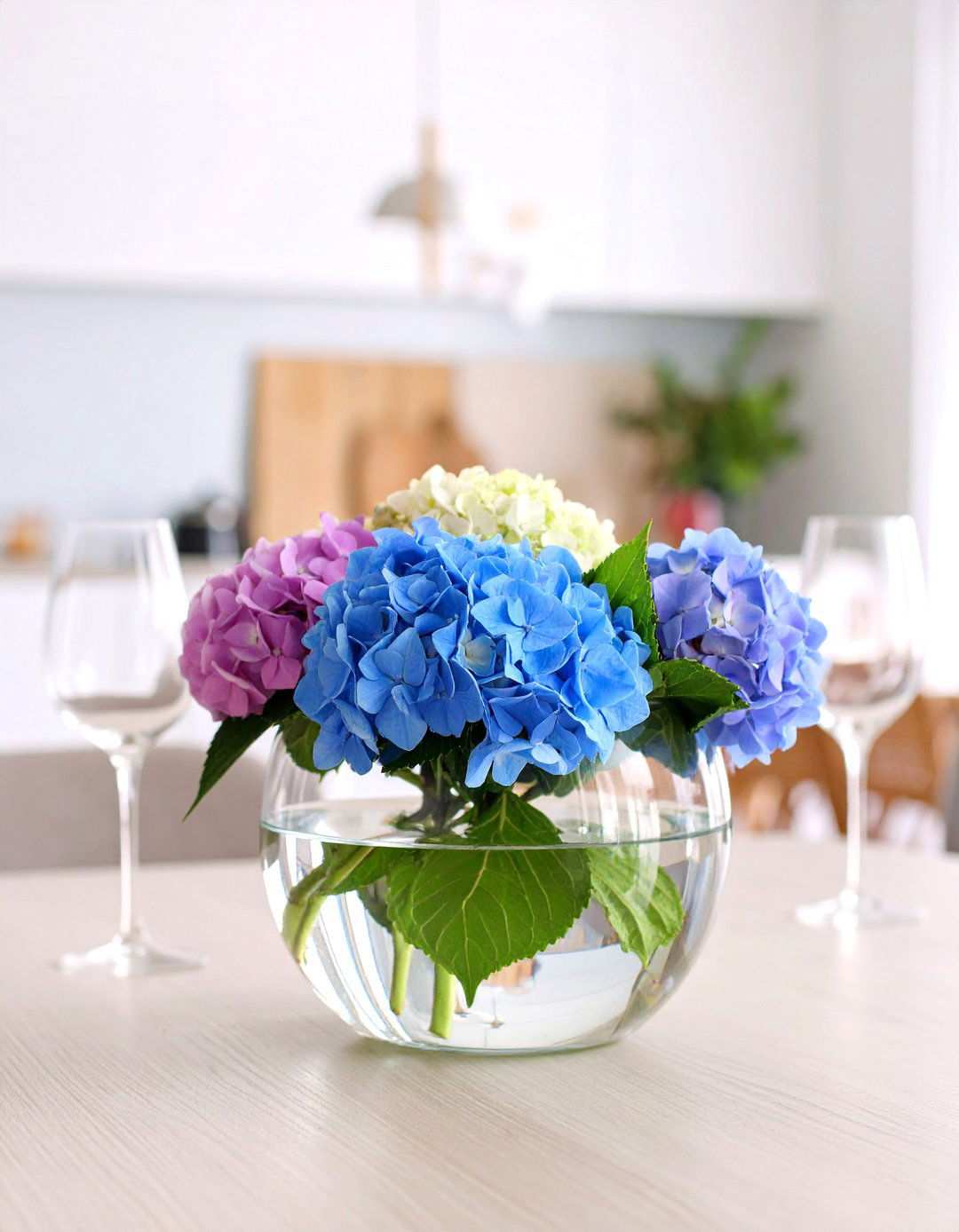 Floating Hydrangea Bowl Centerpieces - 24 Hydrangea Centerpiece Ideas