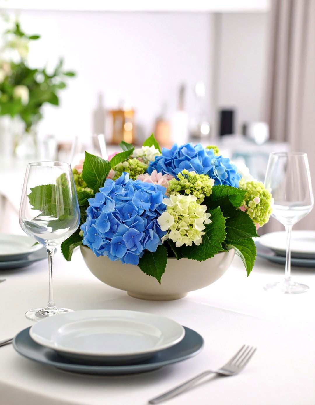 Low Profile Hydrangea Table Arrangements - 24 Hydrangea Centerpiece Ideas