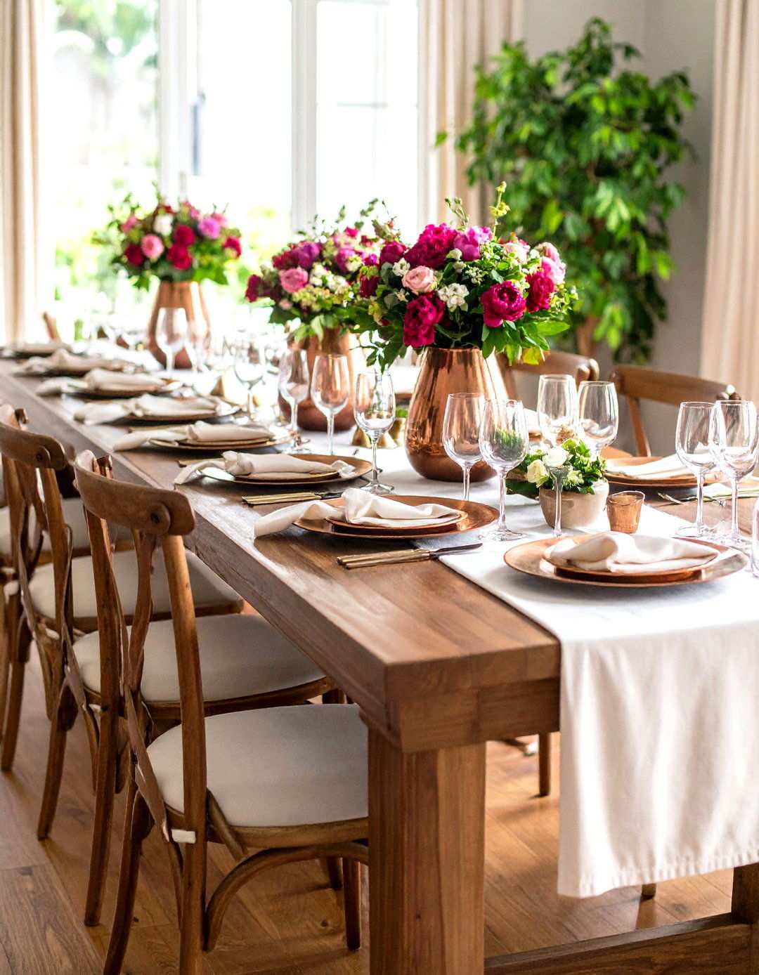 Metallic Copper Accents Scheme - 24 thanksgiving table decor ideas