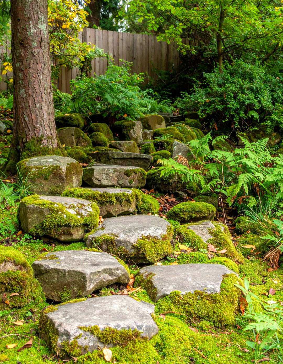 Moss Rock Retaining Wall System - 24 Natural Rock Retaining Wall Ideas