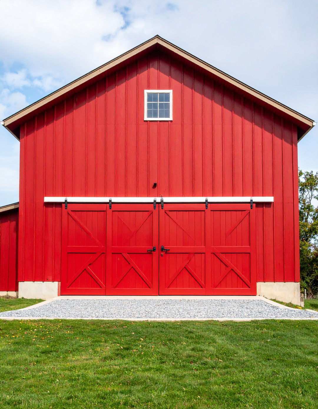 Sliding Door Feature Walls - 24 Pole Barn and Barndominium House Exteriors