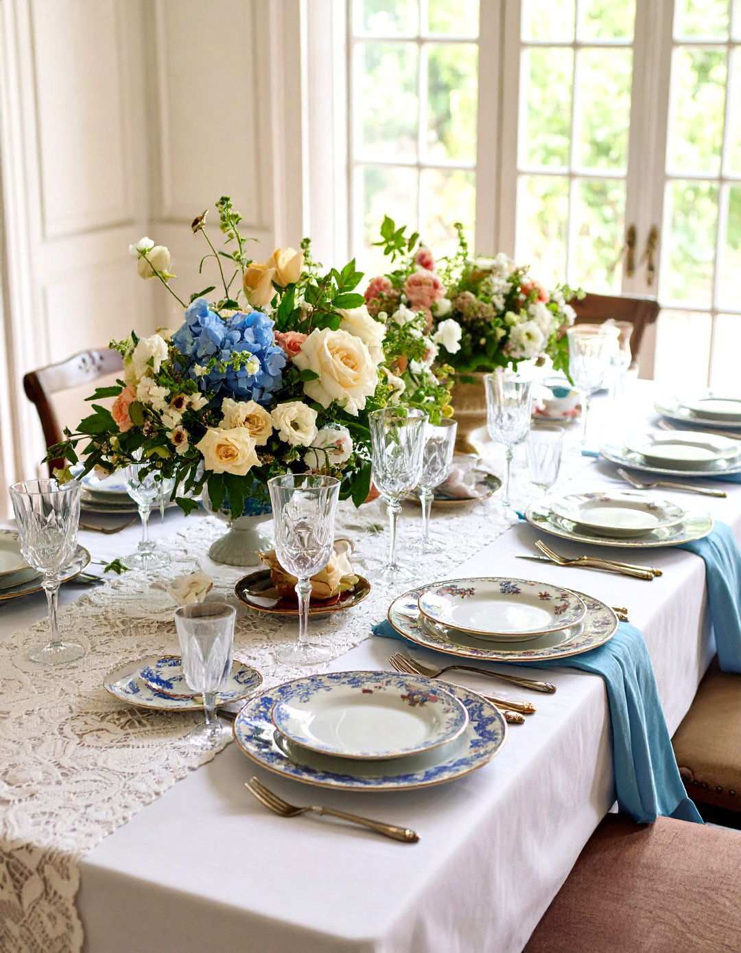 Vintage Inspired Table Setting - 24 thanksgiving table decor ideas